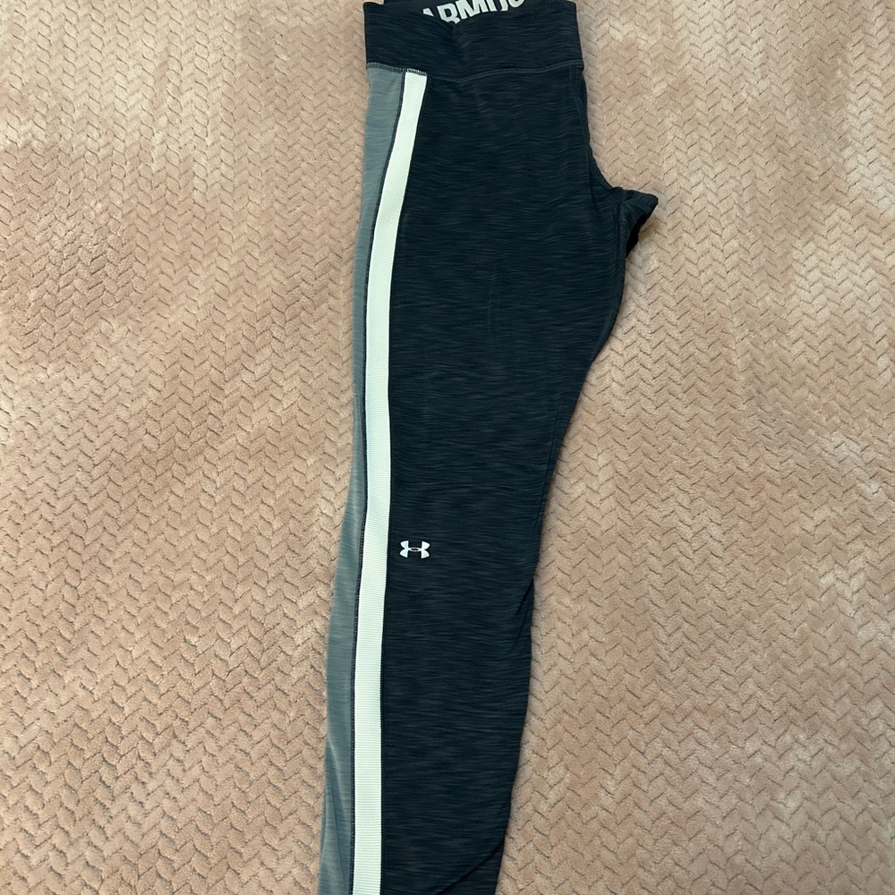 Under Armour Gray & White Leggings - Picture 2 of 3